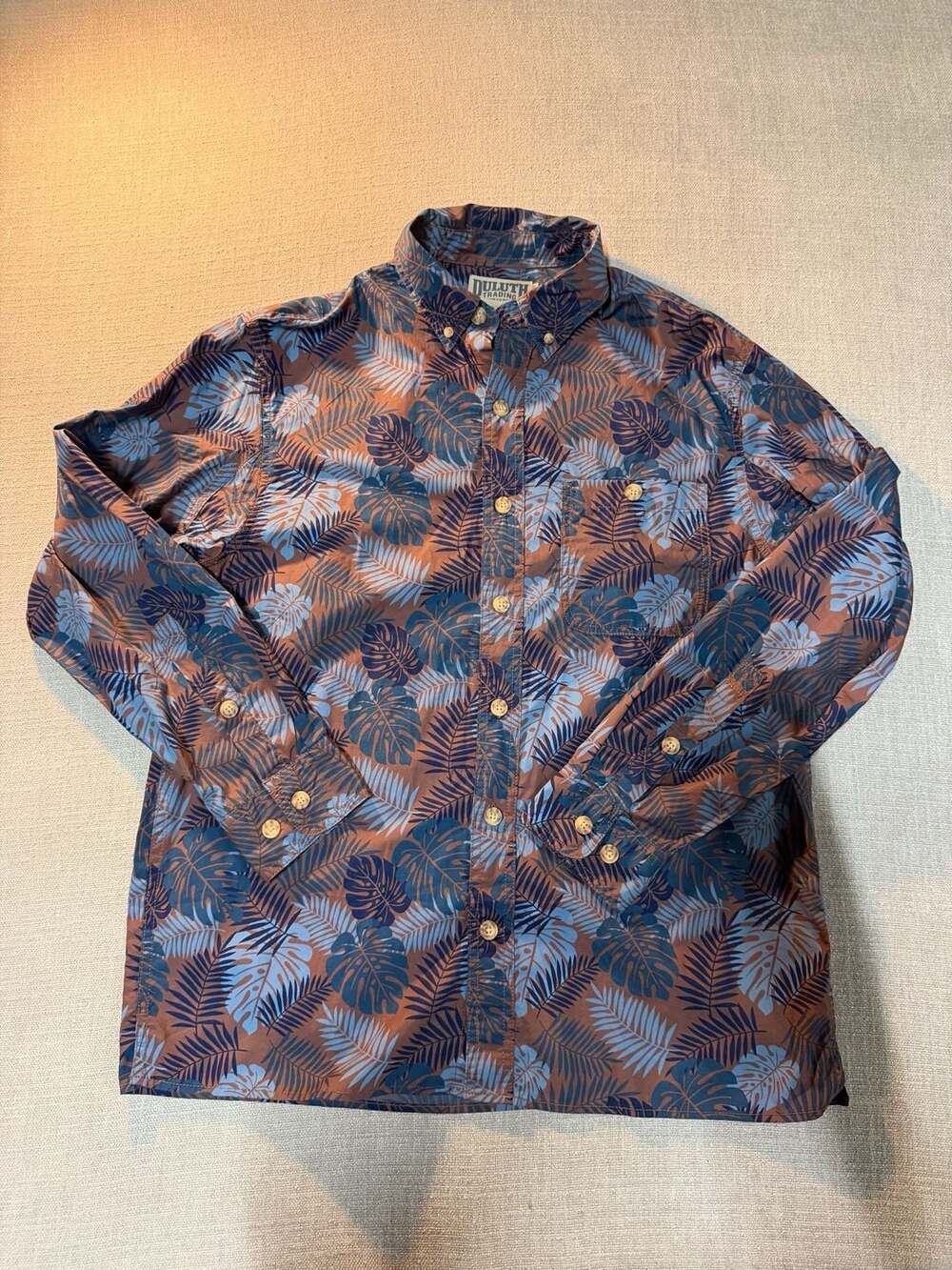 Duluth Trading Co Men's Medium Relaxed Fit Long Sleeve Tropical Floral Button-Up